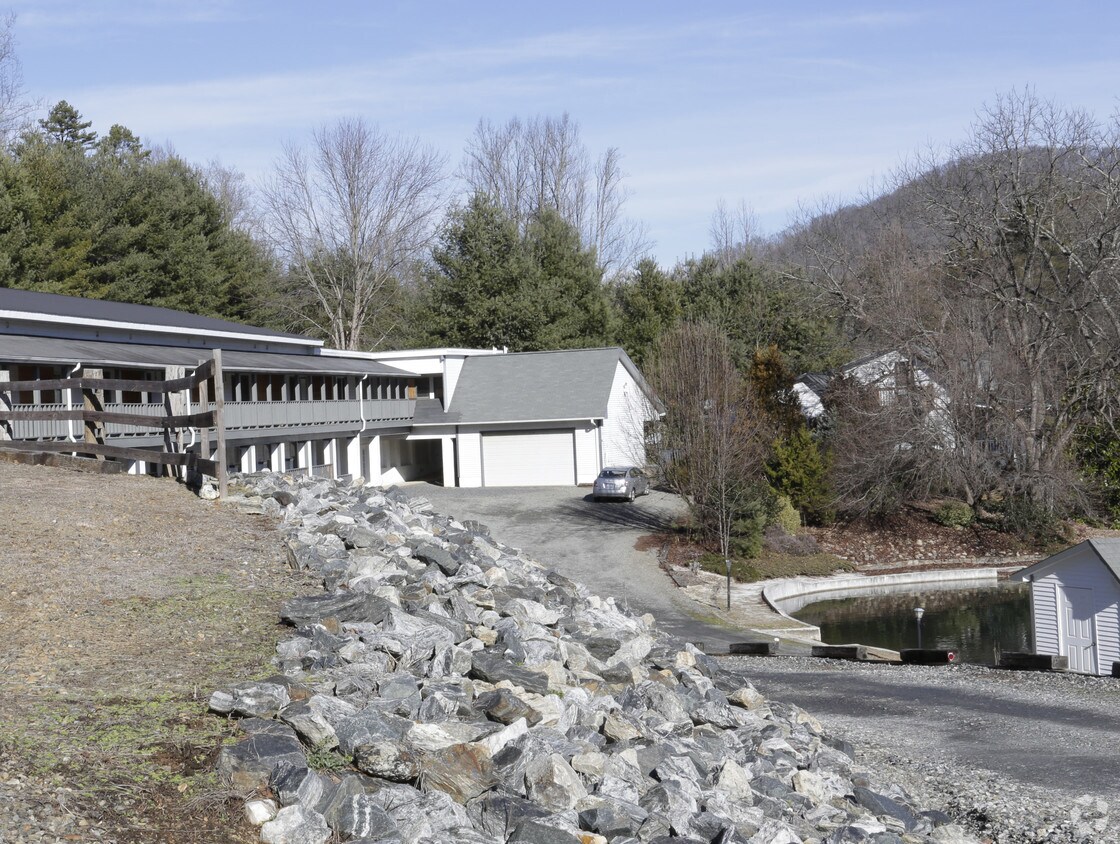 15 Plum Rd Apartments - 15 Plum Rd
