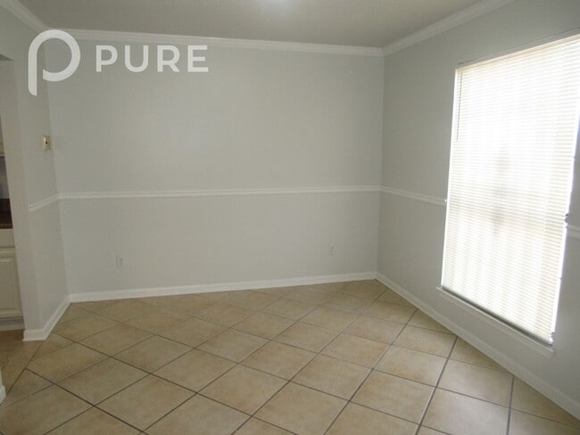 Building Photo - 1 Month Free with 13 Month Lease! 6248 Cre...