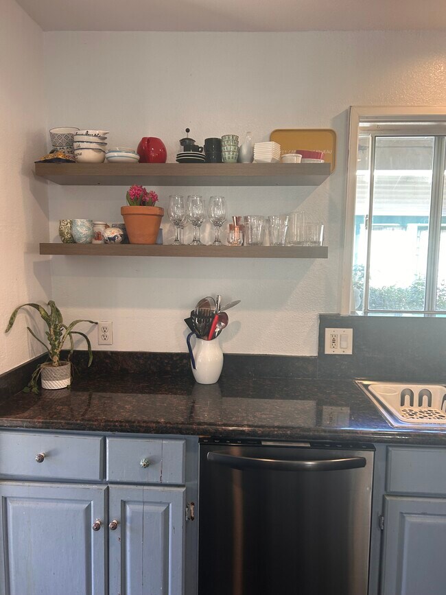 Foto del edificio - 4717 S Van Ness Ave