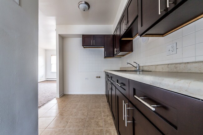 Foto del edificio - 2710 E 83rd Street