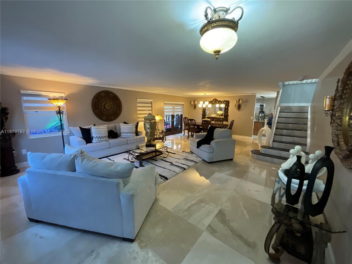 Foto principal - 9710 SW 13th St