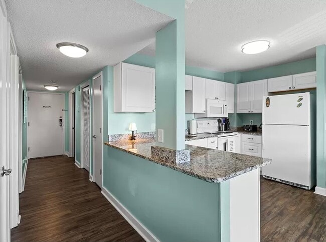 Building Photo - 5905 S Kings Hwy