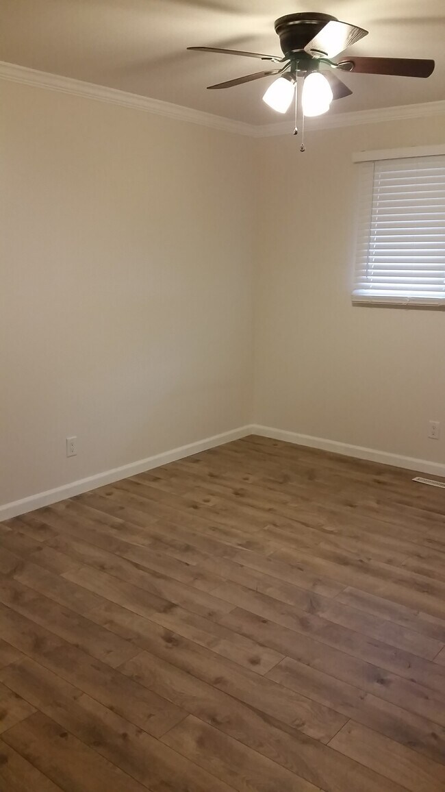 Foto del edificio - 1323 Essex Dr