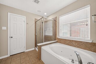 Building Photo - 6138 Wickshire Dr