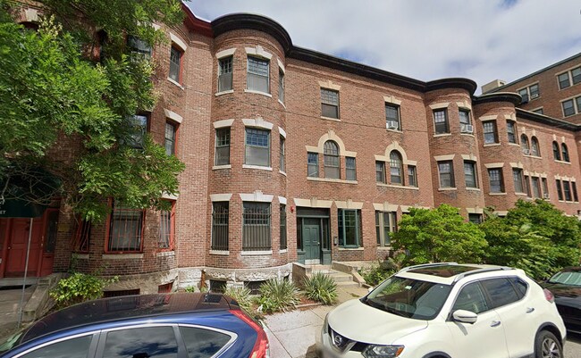 Building Photo - 533 Newbury St