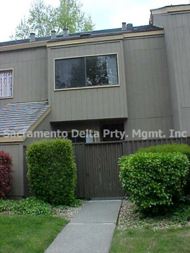 Primary Photo - 549 Woodside Oaks