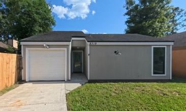 Building Photo - 8319 Daisy Ln S