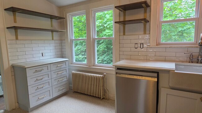 Foto del edificio - 3813 N Frederick Ave