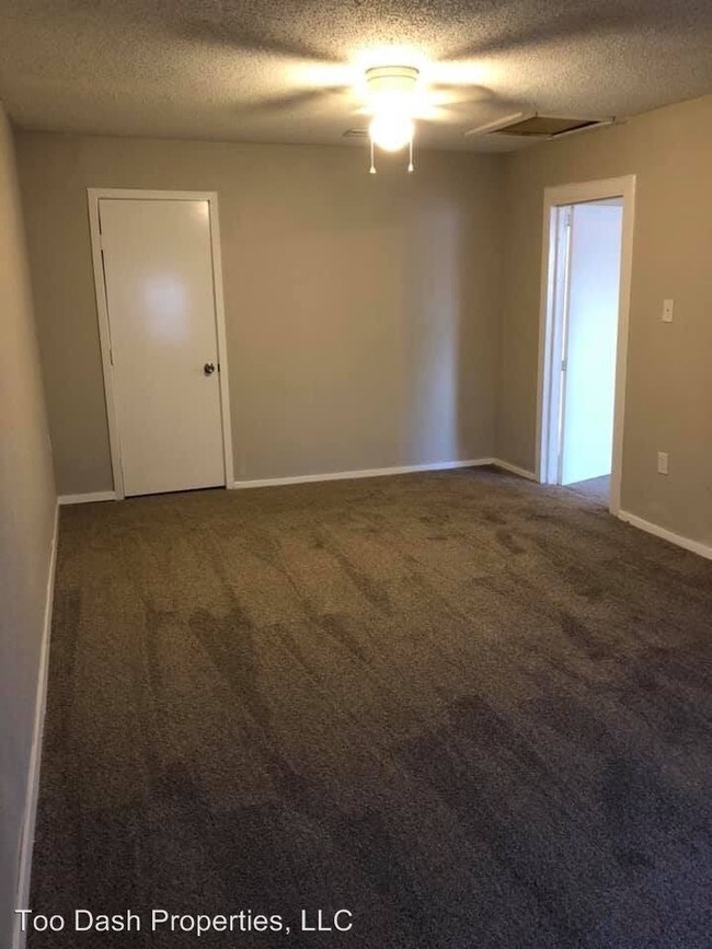 Foto del edificio - 3 br, 1 bath House - 2911 E Ann Arbor Avenue