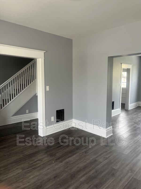 Foto del edificio - 418 Mitchell Ave