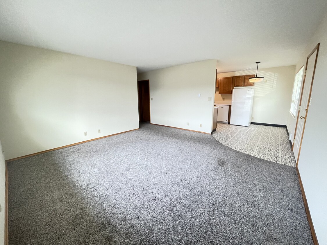 Living Room - 530 Burnett Ave N