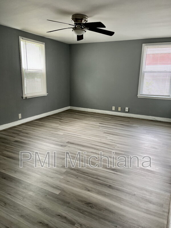 Foto del edificio - 1527 E Fox St