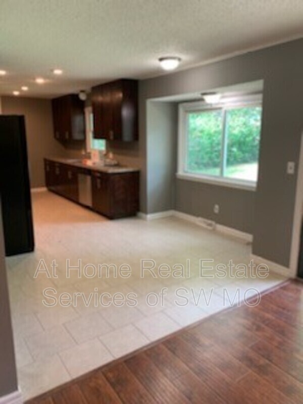 Foto del edificio - 2424 S Dollison Ave