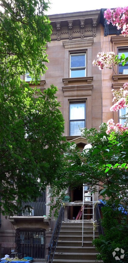 Foto del edificio - 240 Gates Ave