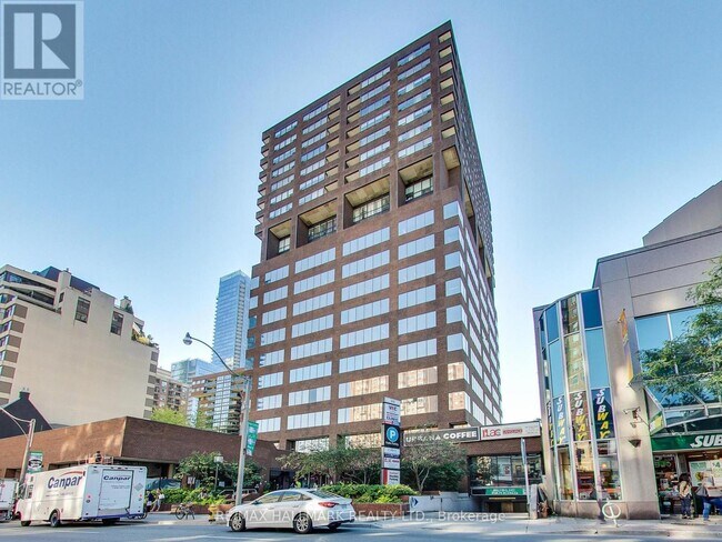 Photo du bâtiment - 914 Yonge St