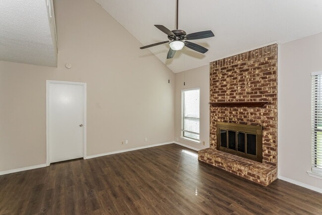 Foto del edificio - 2200 Wembley Downs Dr