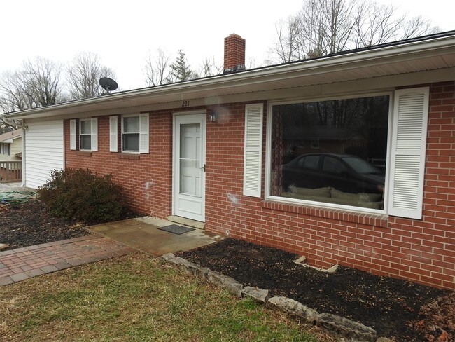 Building Photo - 221 Fairground Ave