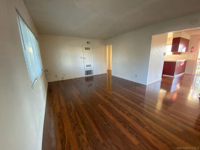 Building Photo - 253 N Cedar St