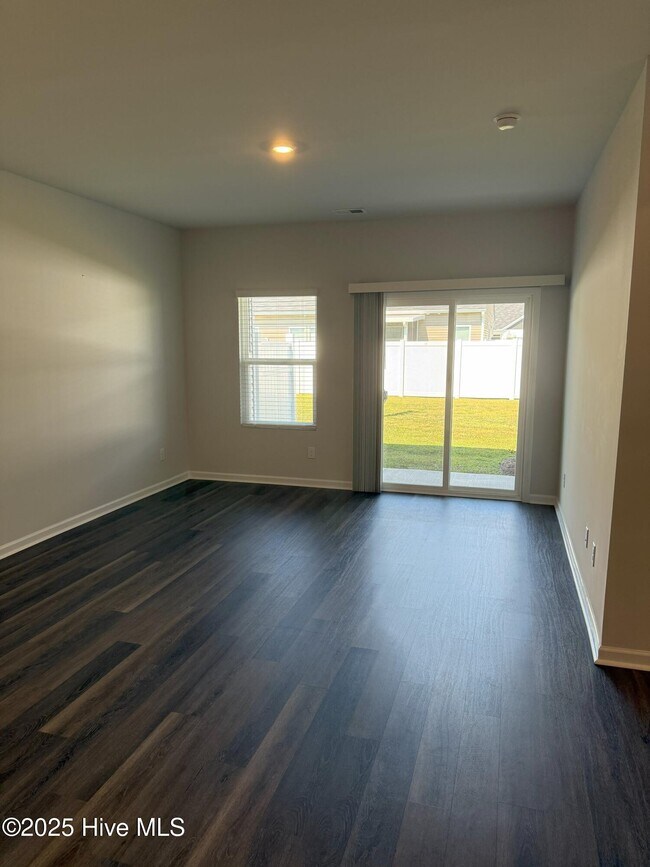 Building Photo - 241 Arnette Dr