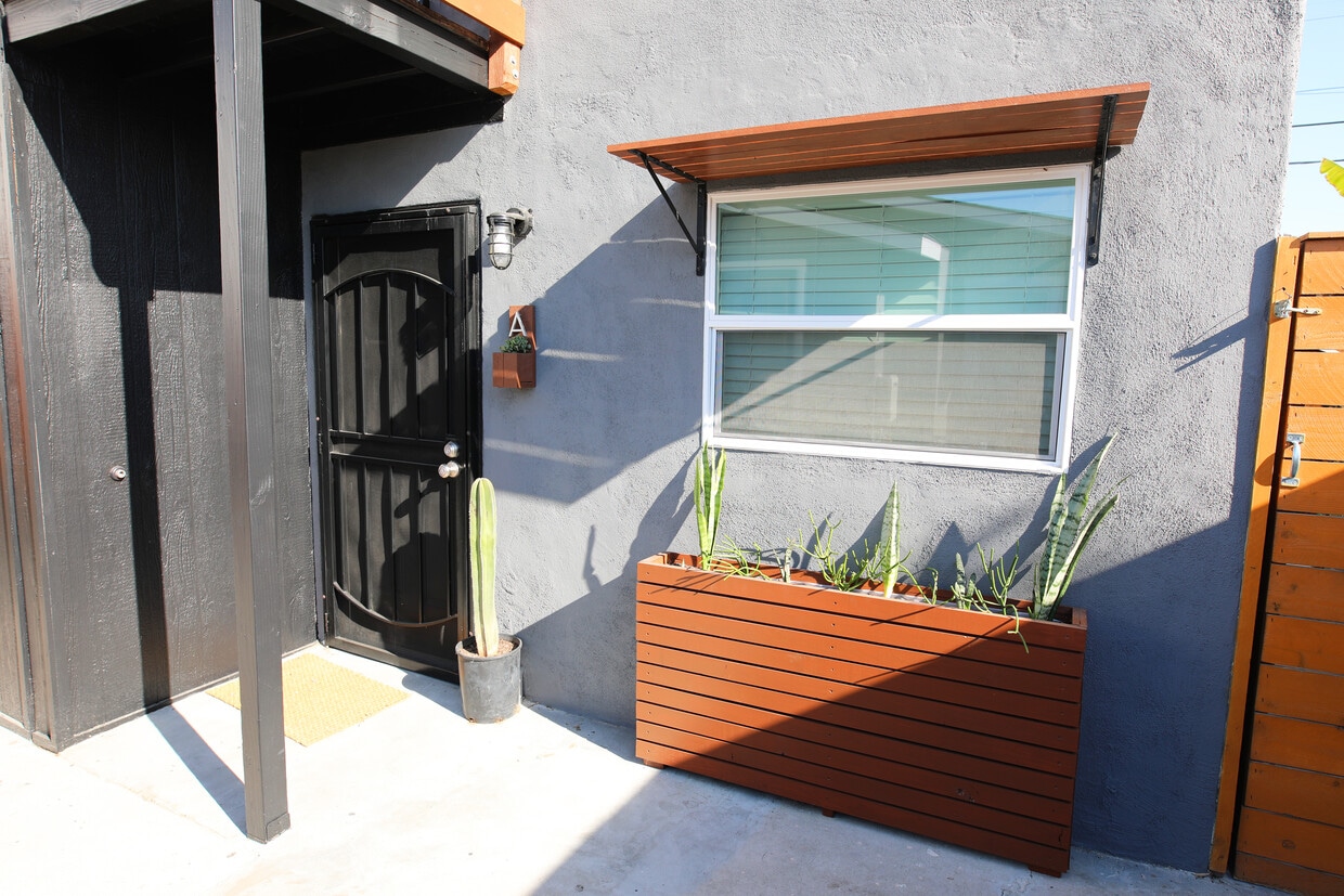 Downstairs Apartment A front door and entry area. - 3863 42nd Street