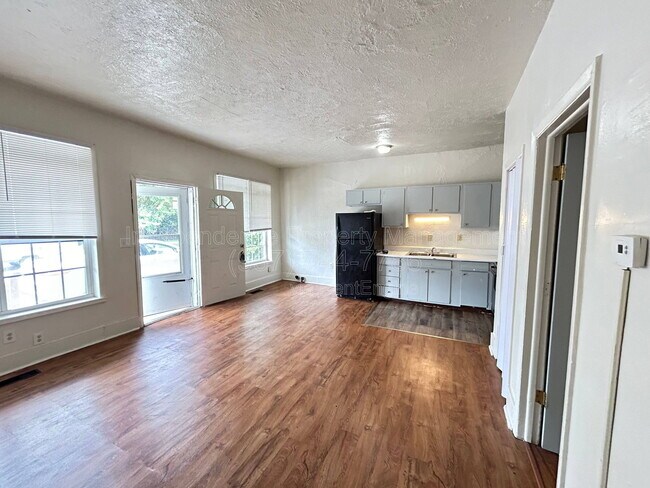 Foto del edificio - 4702 Bryant Ave