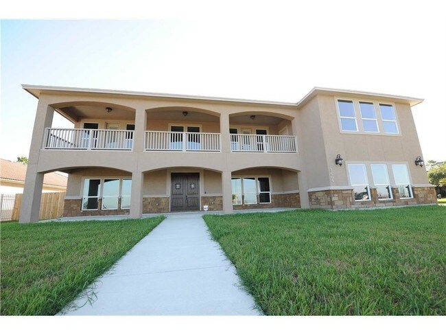 Building Photo - 3001 Ocean Dr