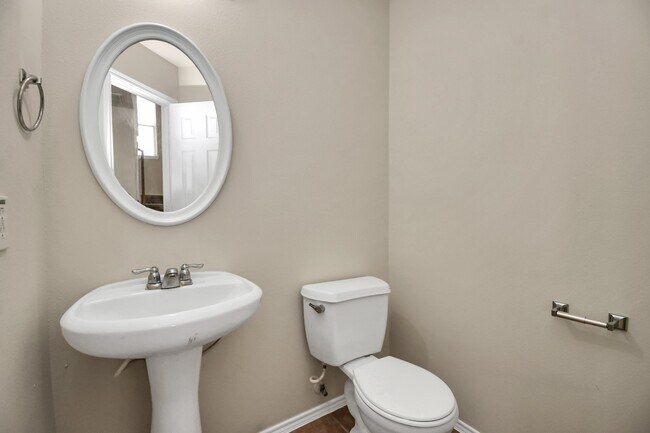 Foto del edificio - 5618 Gibralter Pl