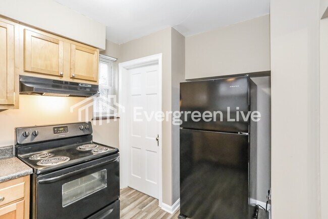 Foto del edificio - 5104 Lillian Dr