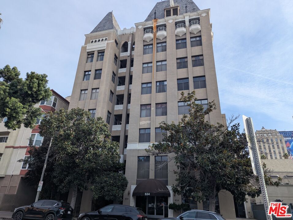 Primary Photo - 634 S Gramercy Pl