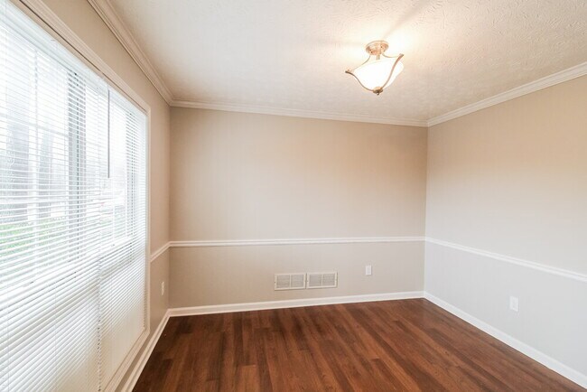 Building Photo - 45 Leighs Grove Way