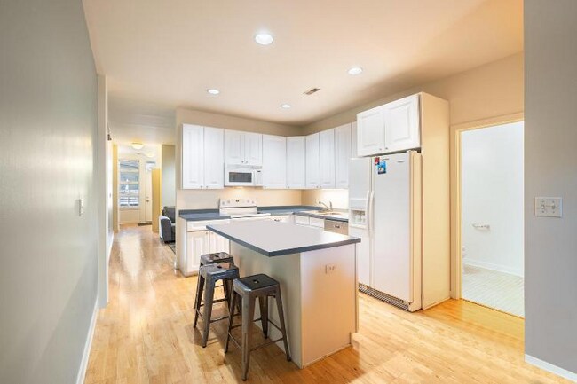 Foto del edificio - 1619 N Clybourn Ave