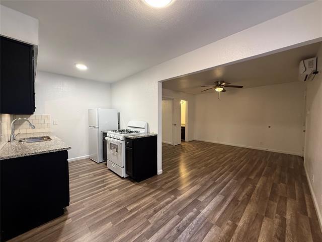 Foto principal - 2701 Hemphill St