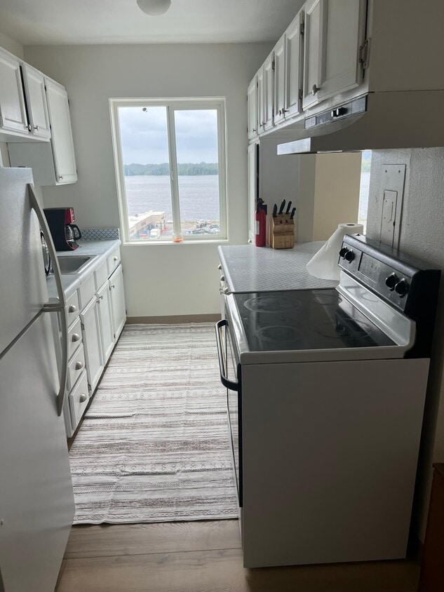 Foto principal - 2415 Hemlock St