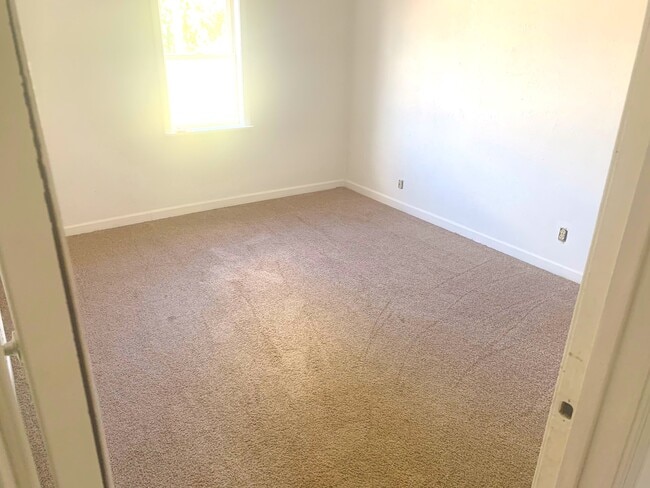 Building Photo - 4010 K Dr S