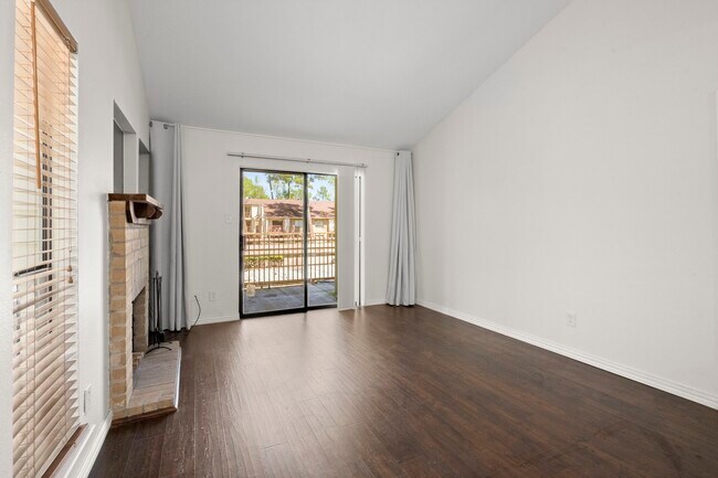 Foto del edificio - 3500 Tangle Brush Dr