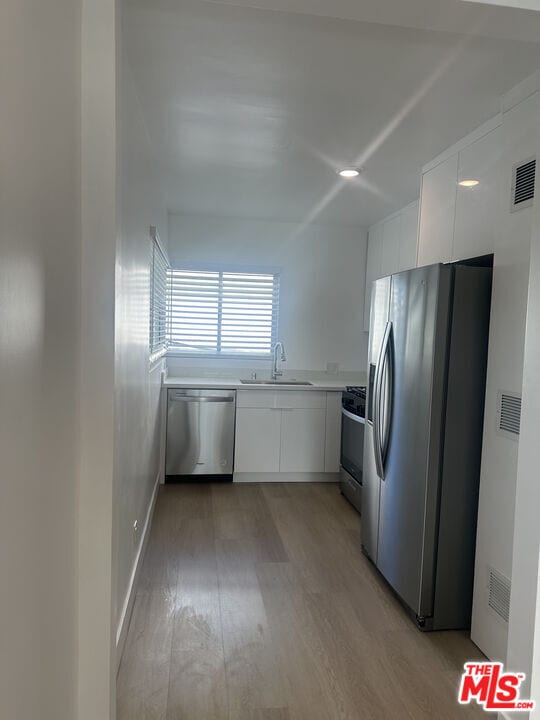 Foto del edificio - 228 S Doheny Dr