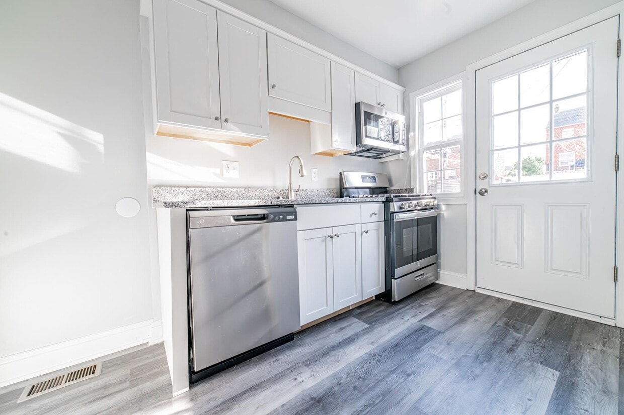 Photo - 8063 Stratman Rd (Dundalk, MD)