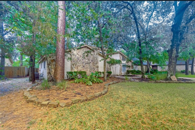Beautiful Landscape - 84 Woodhaven Wood Dr