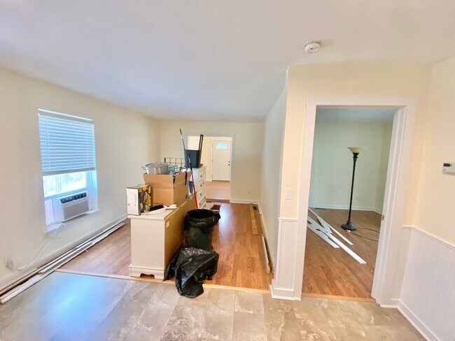Building Photo - 31 Volz St