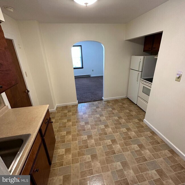 Building Photo - 916 Stouffer Ave