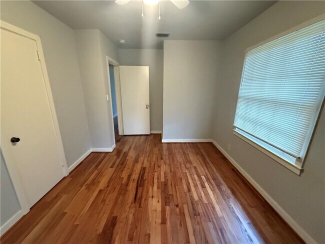 Foto del edificio - 120 Paris Ave