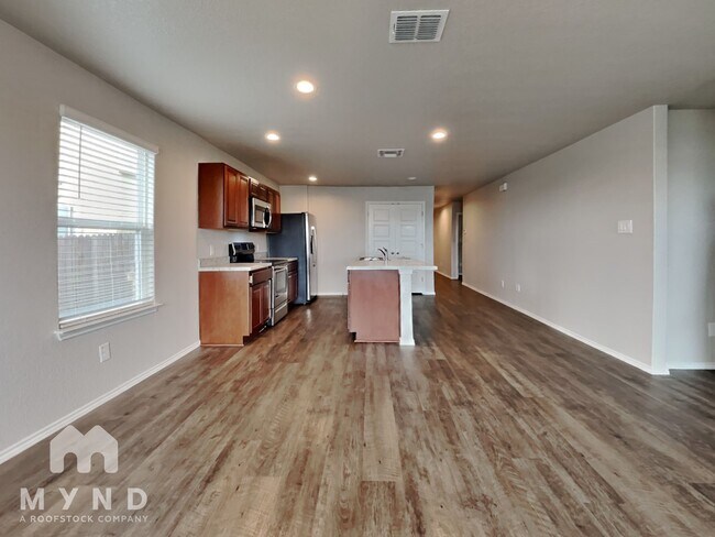 Foto del edificio - 13004 Lineberry Ln