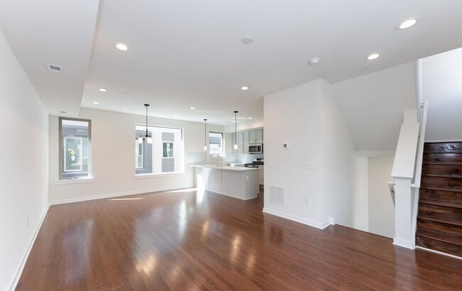 Building Photo - Luxurious 3-Bedroom Townhouse with Roofdeck and Parking in Fishtown! Available NOW!