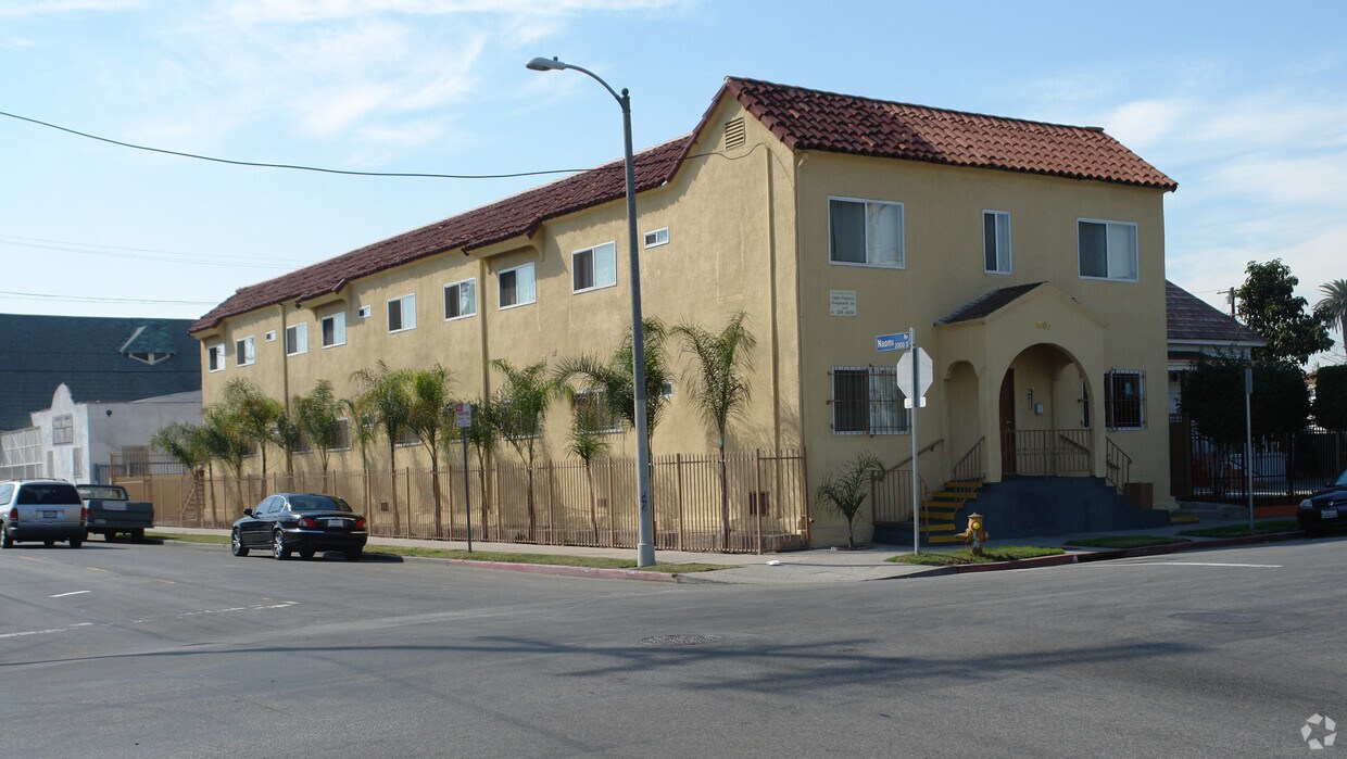 Primary Photo - 1386 E 20th St