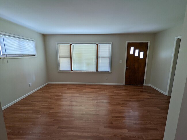 Building Photo - 31612 Antrim Ct