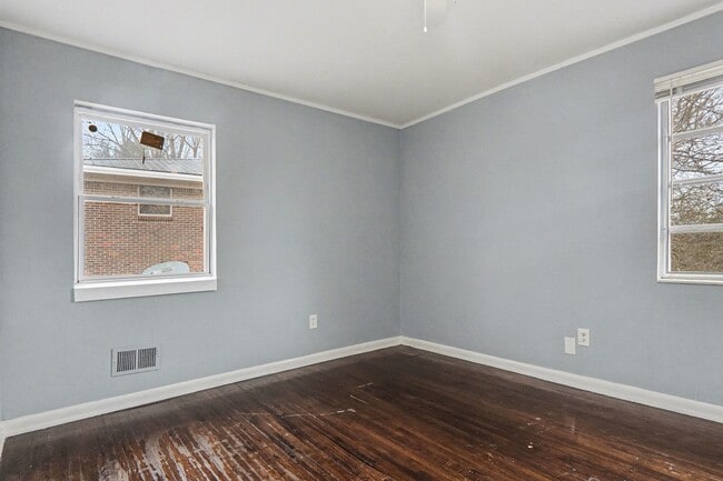 Building Photo - 1147 Oakley Dr