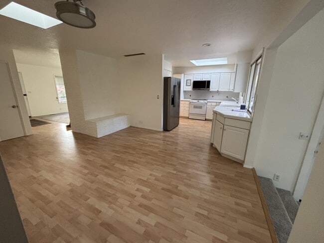 Foto del edificio - 3215 SW Doschdale Dr