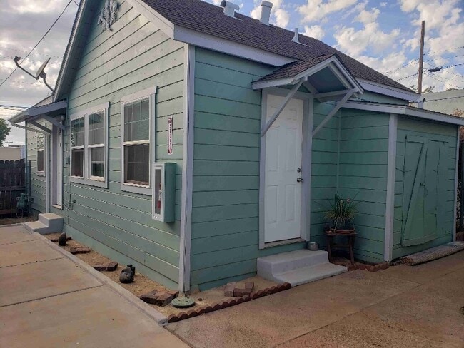 Building Photo - 3025 Myers St