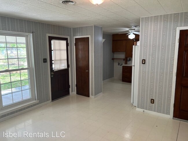 Building Photo - 3 br, 1.5 bath House - 1104 Duval Drive