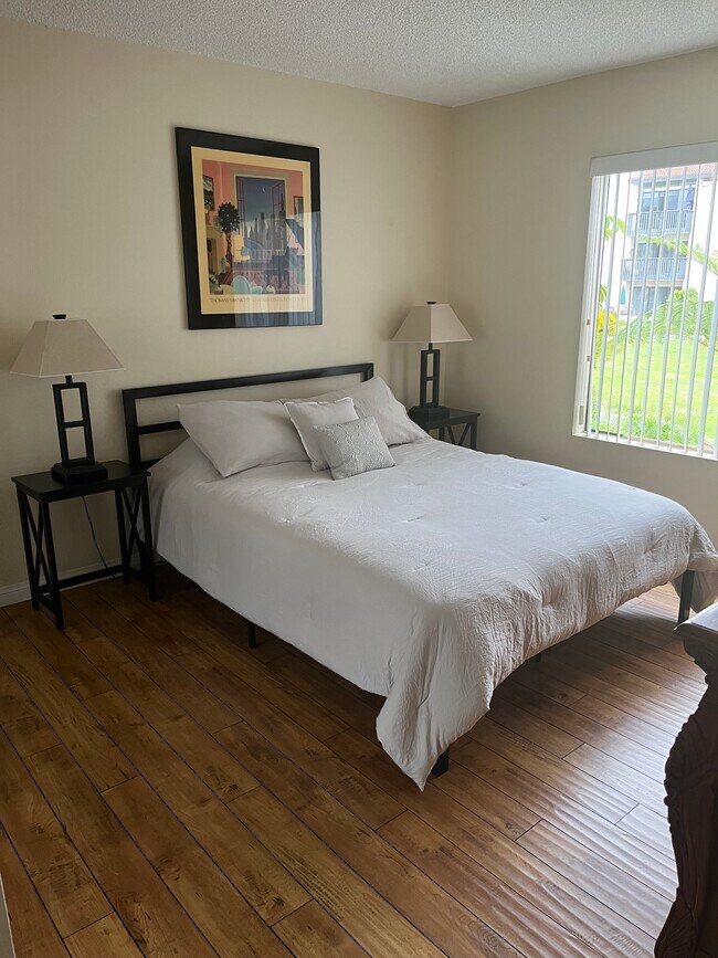 Foto del edificio - 3375 Foothill Rd
